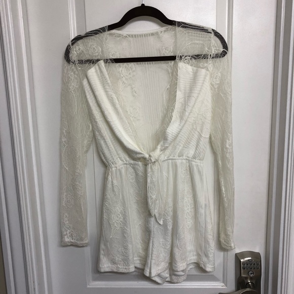 Misguided Lace Romper - Picture 4 of 6